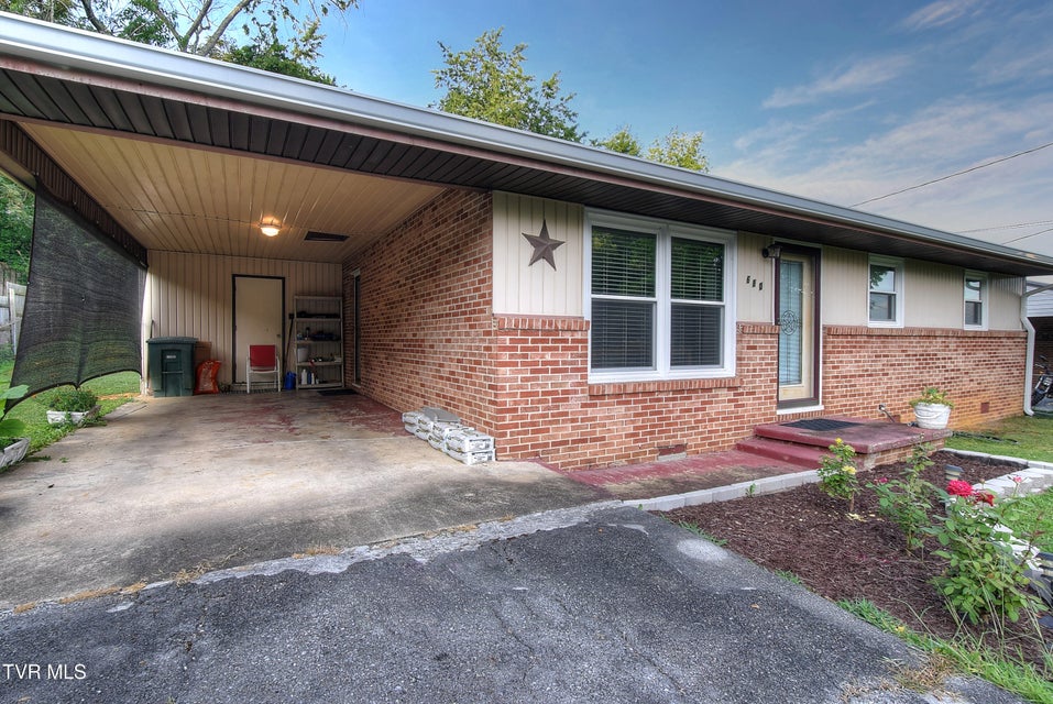 Photo #6: 610 Bingham Street