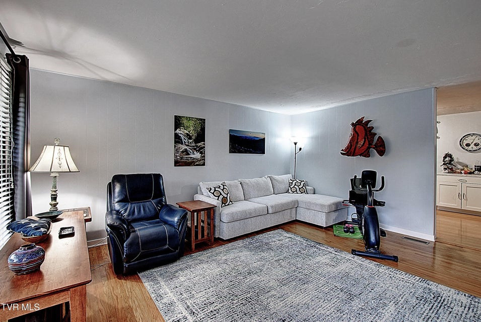 Photo #11: 610 Bingham Street