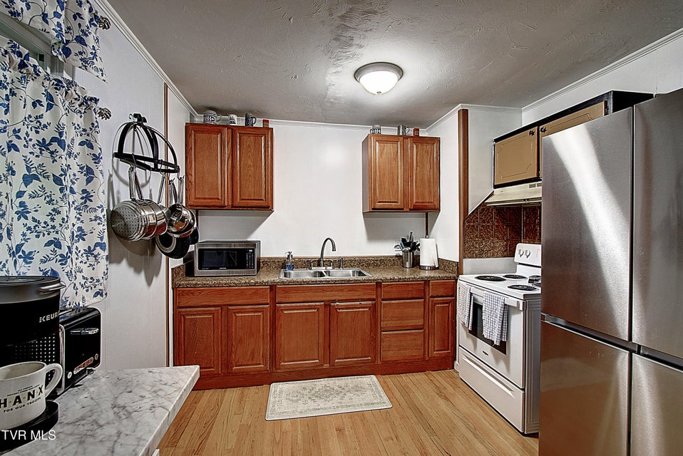 Photo #12: 610 Bingham Street