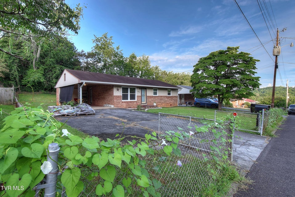 Photo #3: 610 Bingham Street