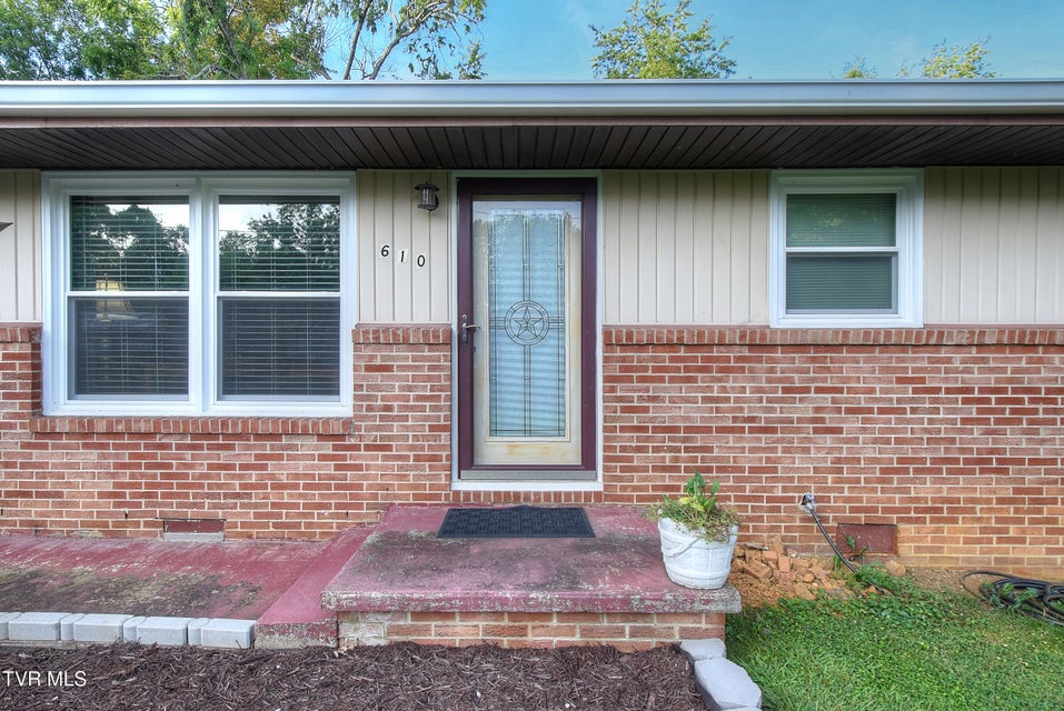 Photo #4: 610 Bingham Street