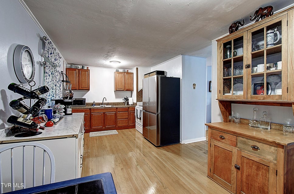 Photo #16: 610 Bingham Street