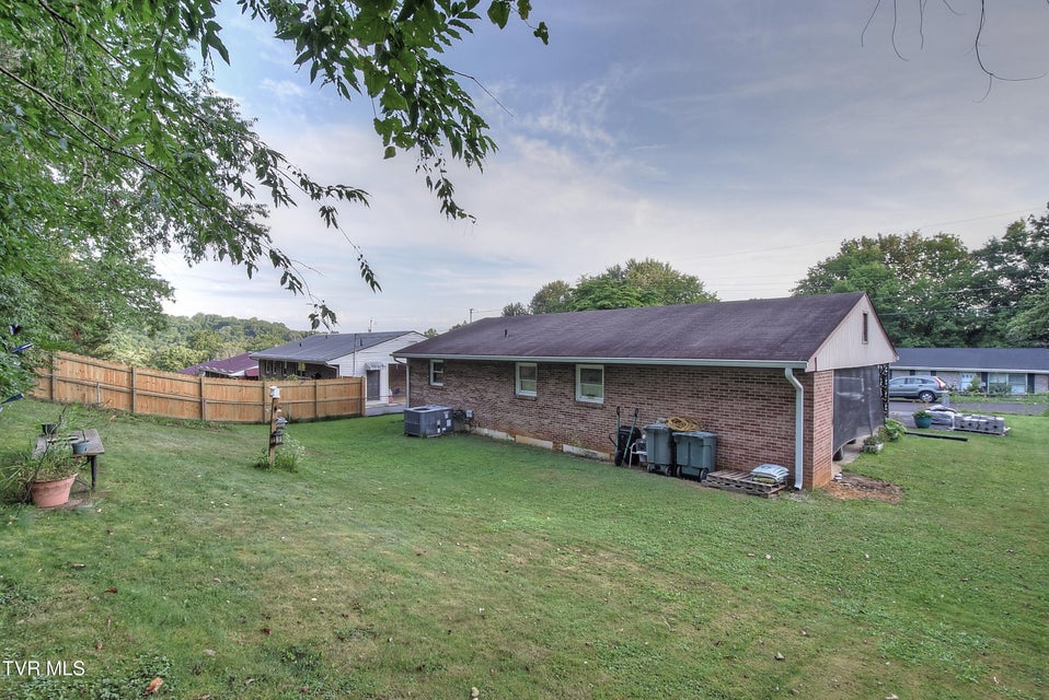 Photo #32: 610 Bingham Street
