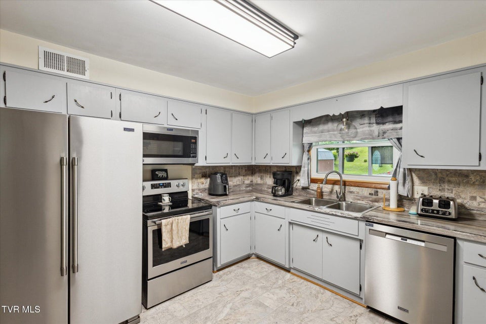 Photo #11: 1712 Green Valley Drive