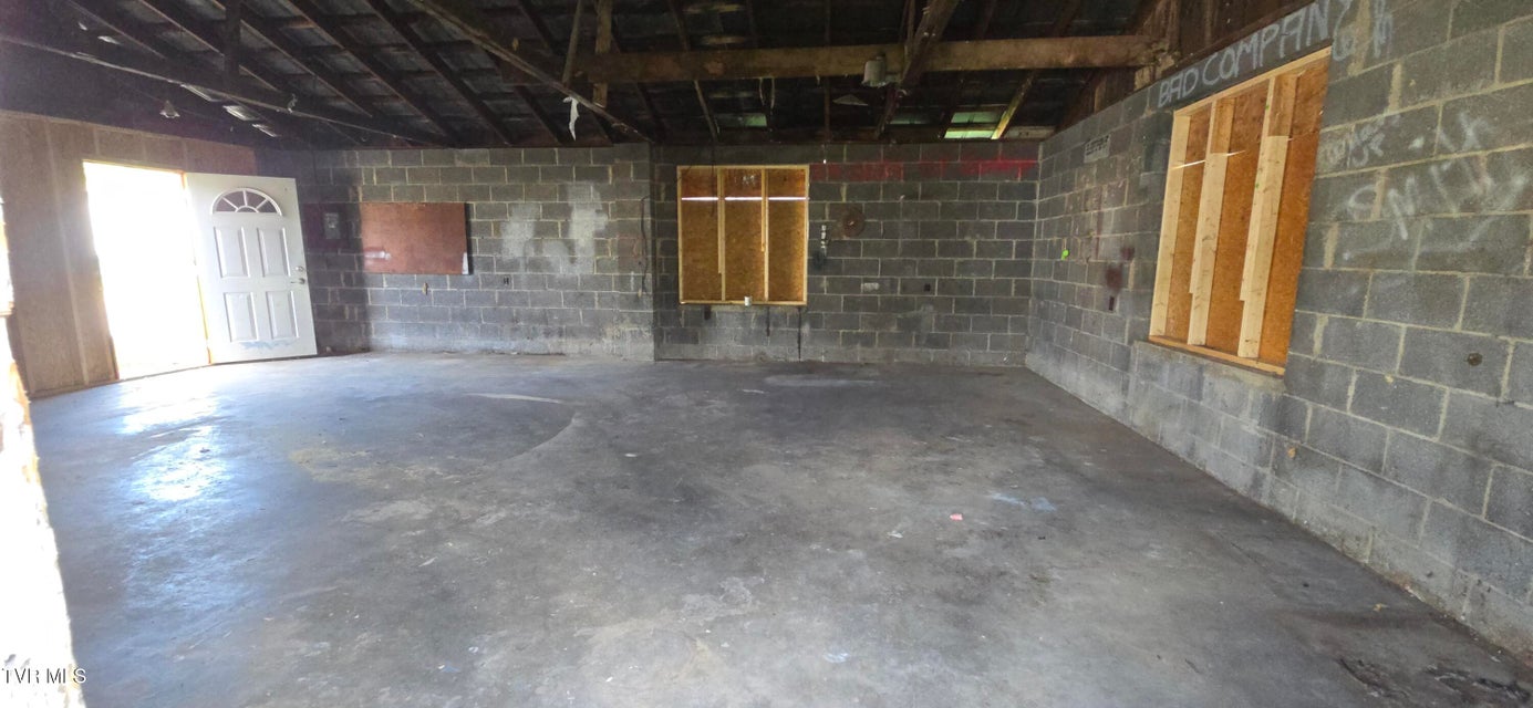 Photo #21: 3137 Bloomingdale Road