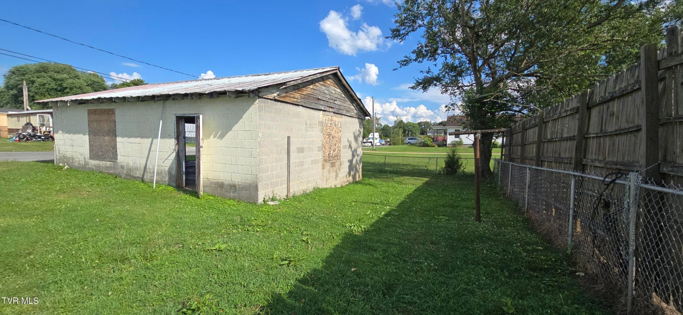 Photo #27: 3137 Bloomingdale Road