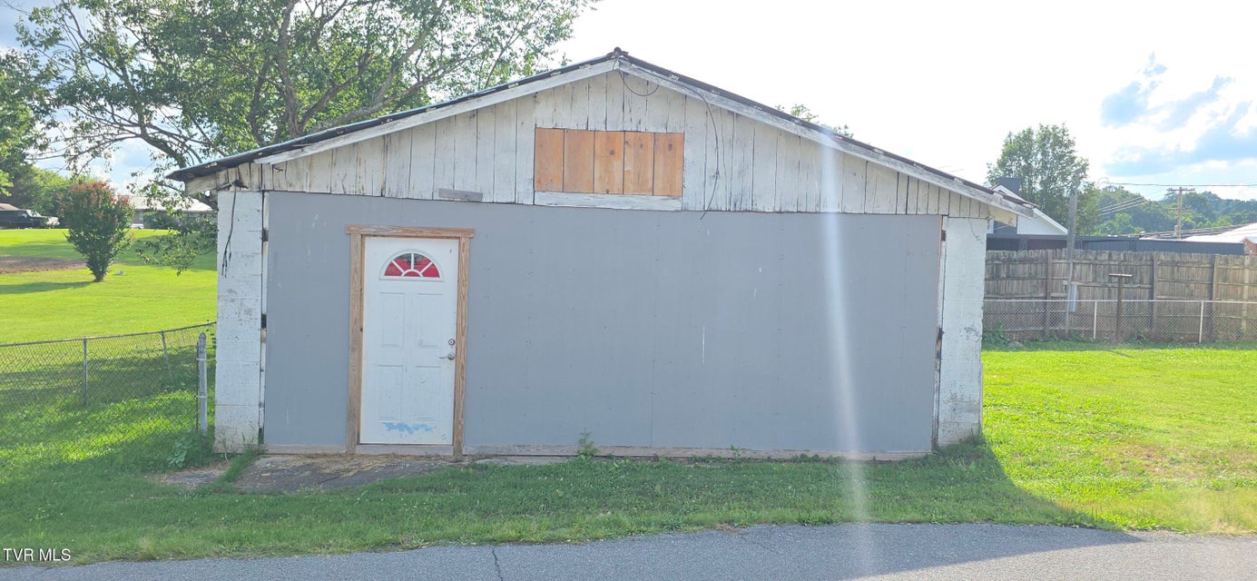 Photo #16: 3137 Bloomingdale Road