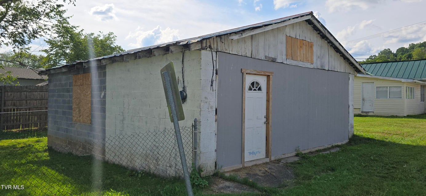 Photo #17: 3137 Bloomingdale Road