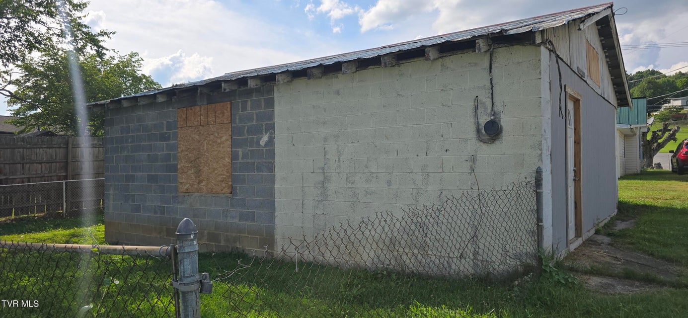 Photo #18: 3137 Bloomingdale Road