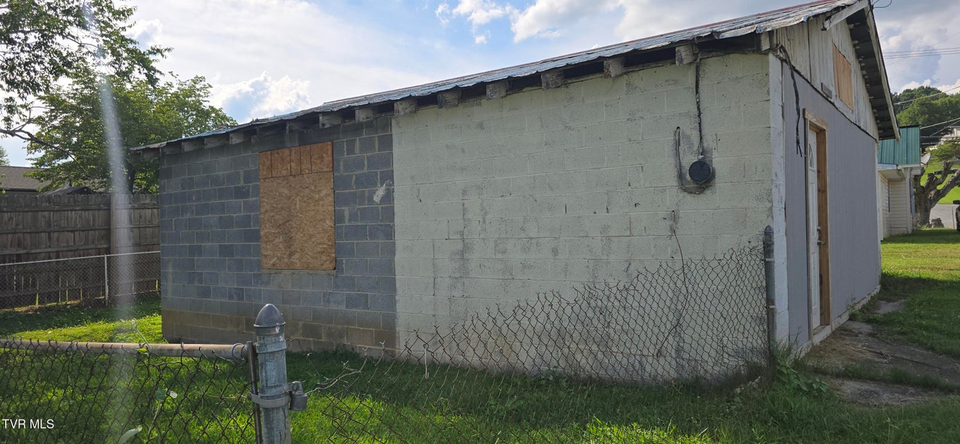 Photo #20: 3137 Bloomingdale Road