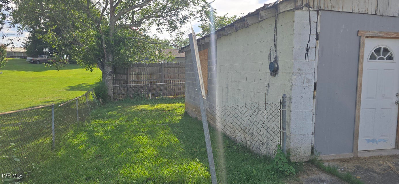 Photo #22: 3137 Bloomingdale Road