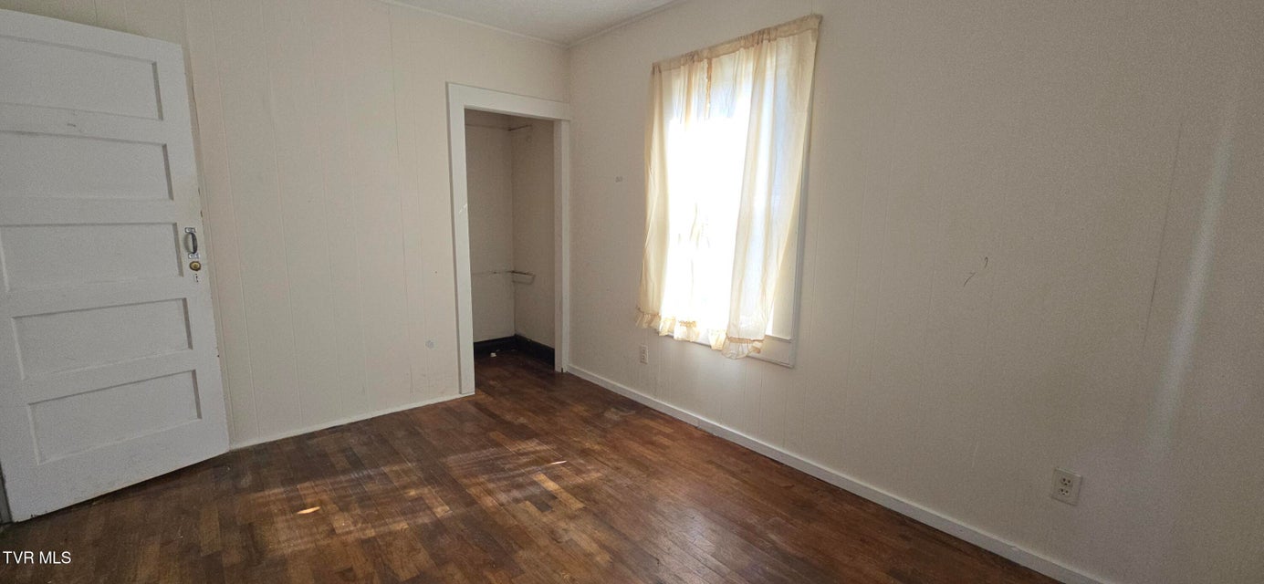 Photo #7: 3137 Bloomingdale Road