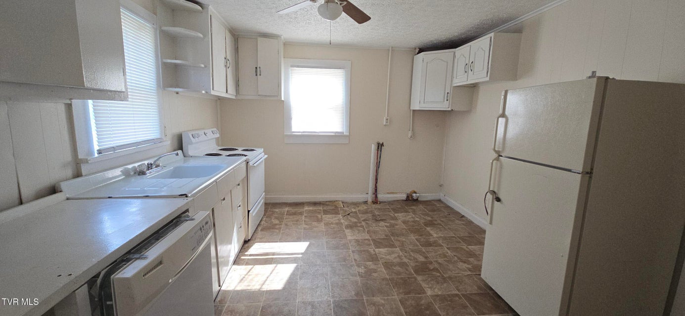 Photo #9: 3137 Bloomingdale Road