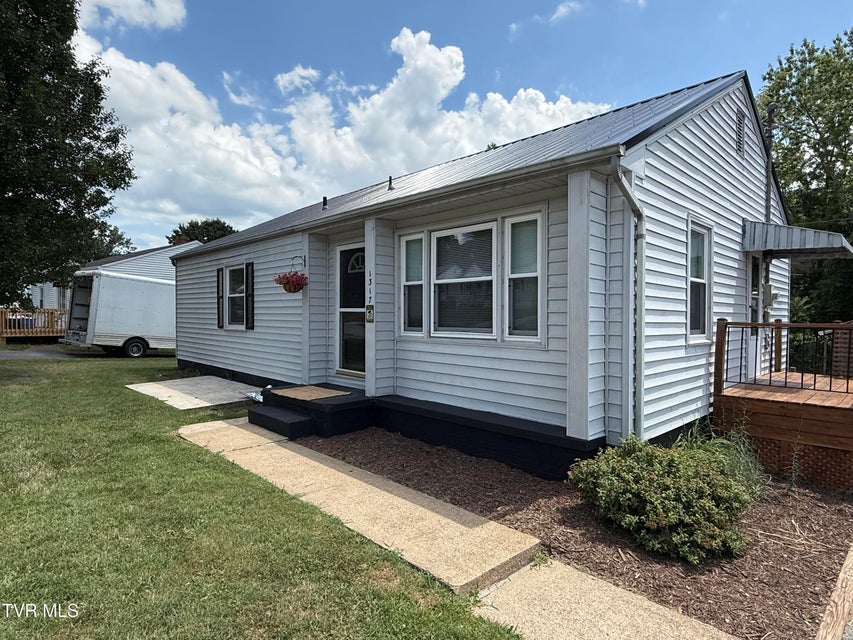 Photo #3: 1317 Garden Drive