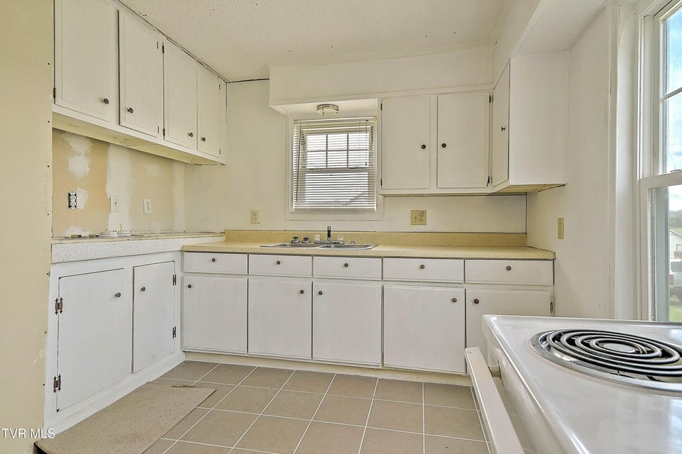Photo #11: 1408 College Street