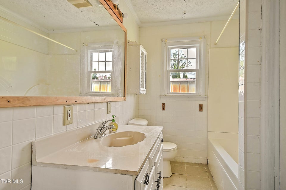 Photo #14: 1408 College Street