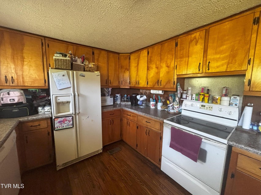 Photo #16: 6002 Mew Road
