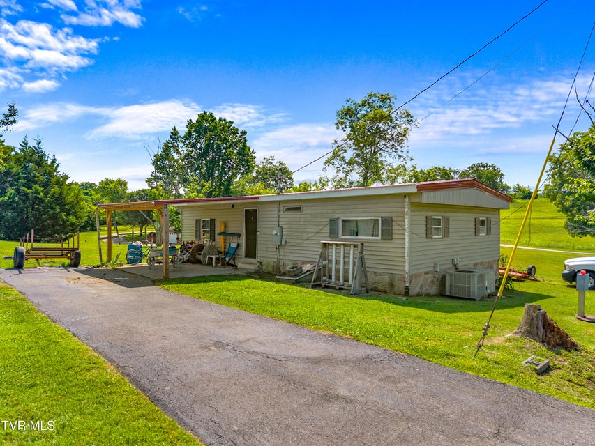 Photo #3: 124 Wayland Boulevard