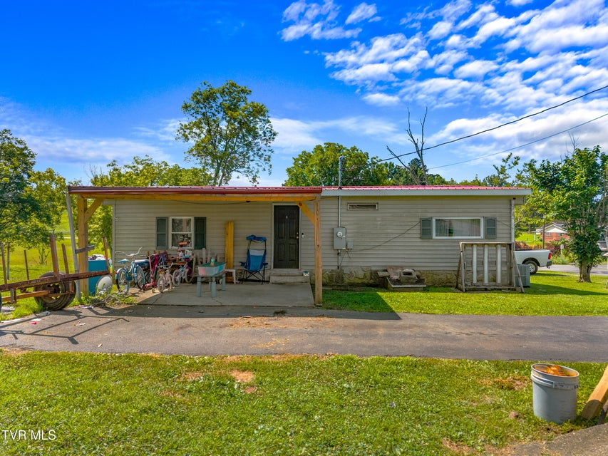 Photo #2: 124 Wayland Boulevard