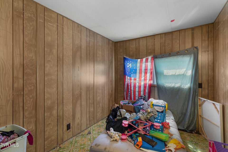 Photo #19: 124 Wayland Boulevard