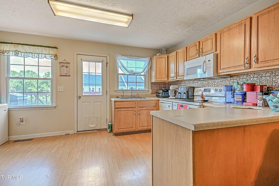 Photo #15: 570 Beaverview Drive