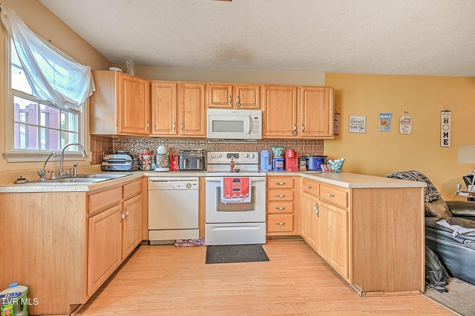 Photo #18: 570 Beaverview Drive