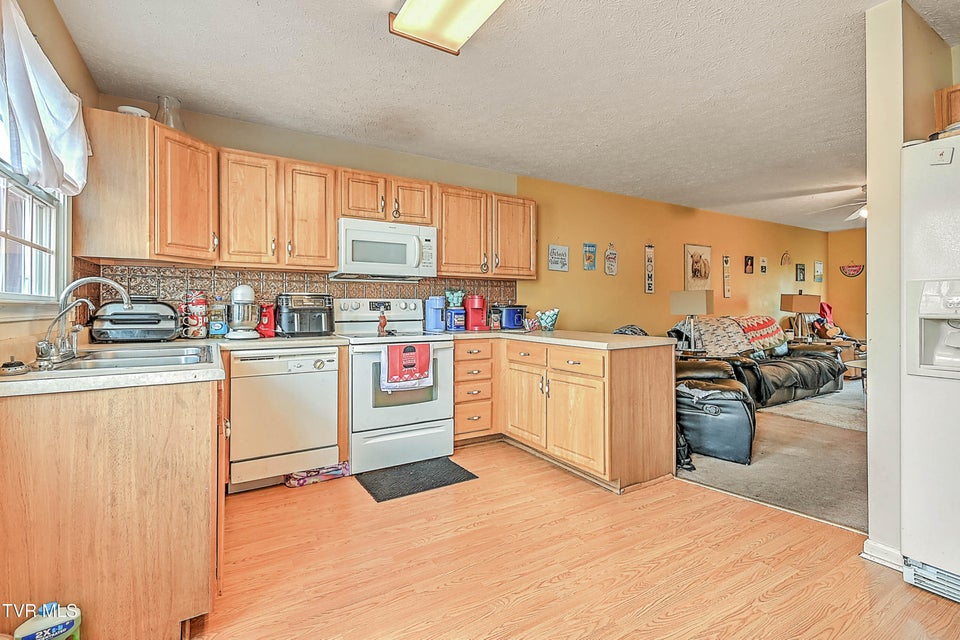 Photo #19: 570 Beaverview Drive
