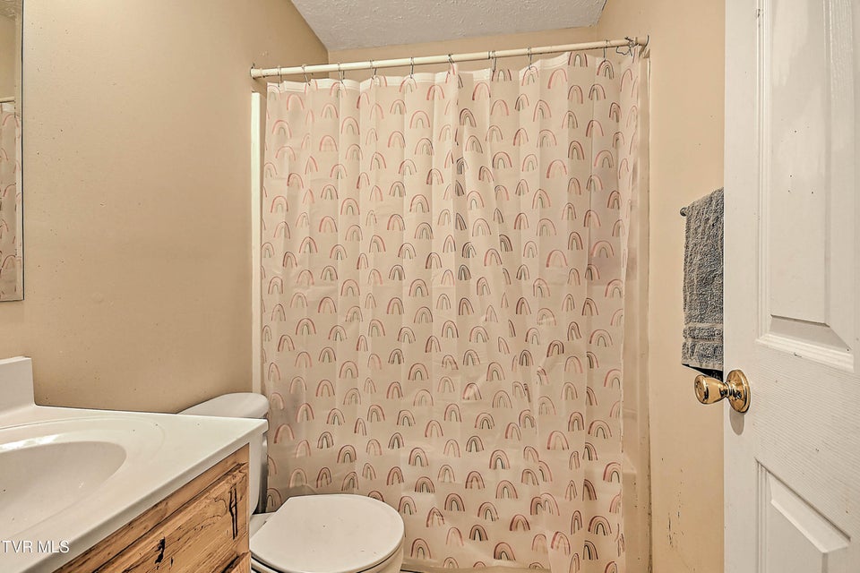 Photo #25: 570 Beaverview Drive