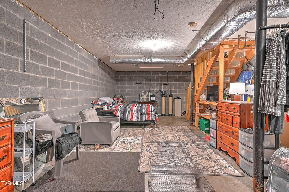 Photo #32: 570 Beaverview Drive
