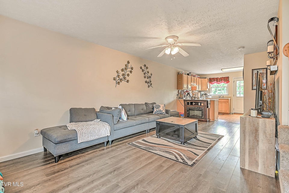 Photo #8: 527 Beaverview Drive
