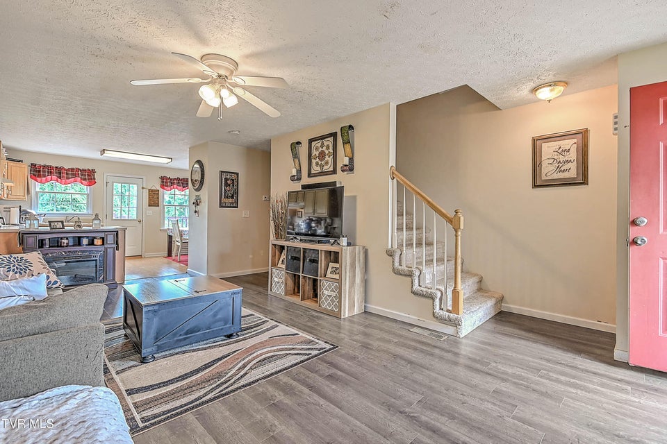 Photo #9: 527 Beaverview Drive