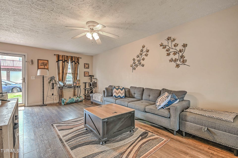 Photo #10: 527 Beaverview Drive