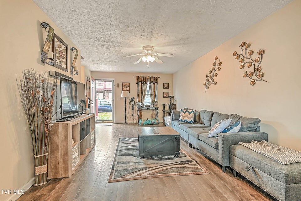 Photo #11: 527 Beaverview Drive