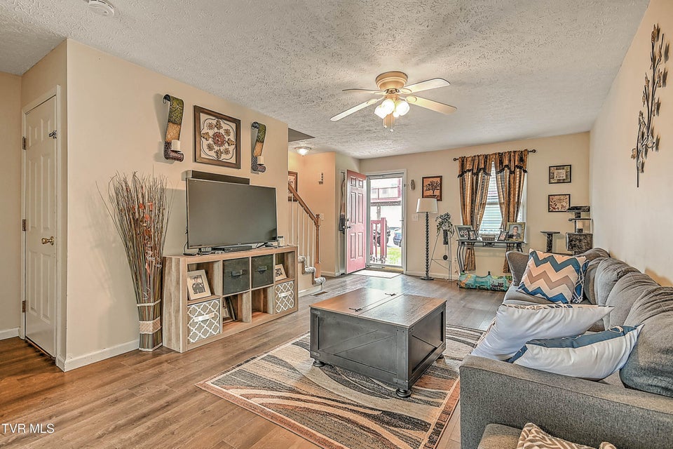 Photo #12: 527 Beaverview Drive