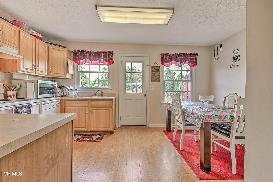 Photo #13: 527 Beaverview Drive
