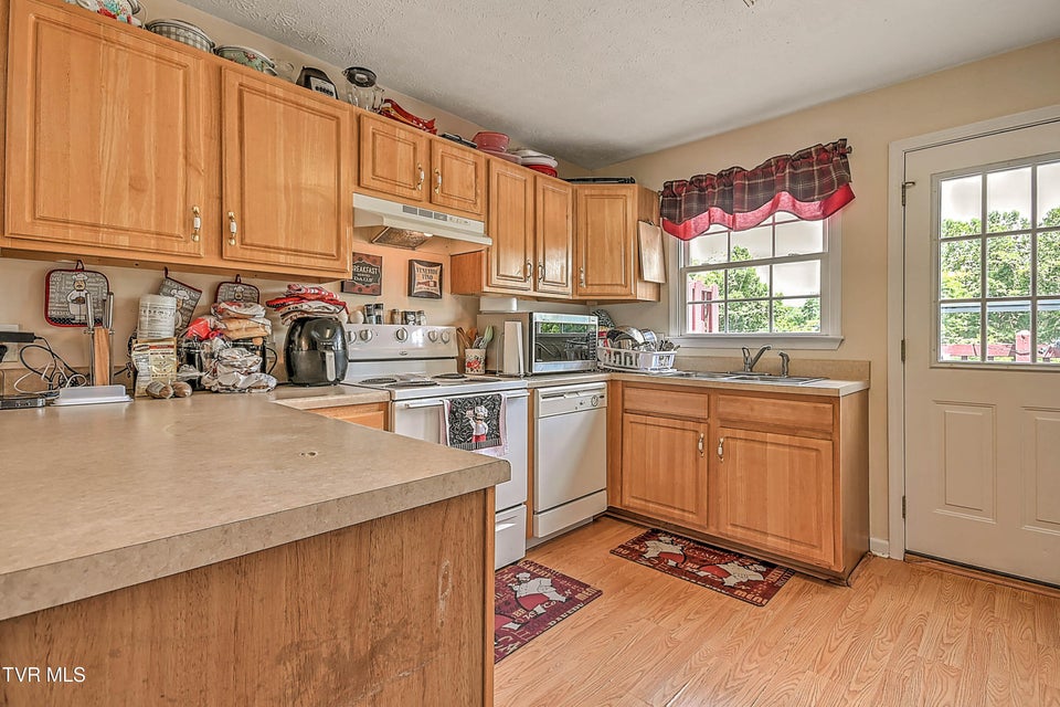 Photo #14: 527 Beaverview Drive