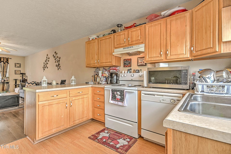 Photo #16: 527 Beaverview Drive