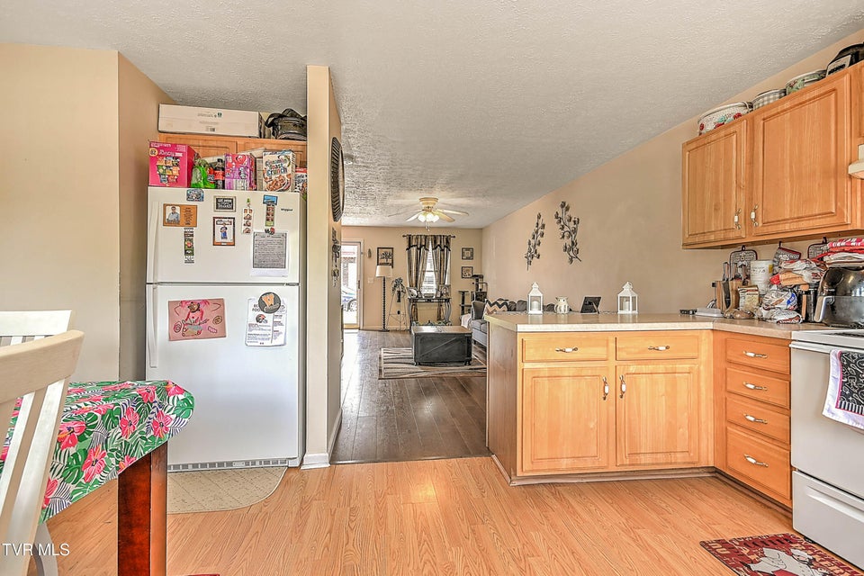 Photo #17: 527 Beaverview Drive