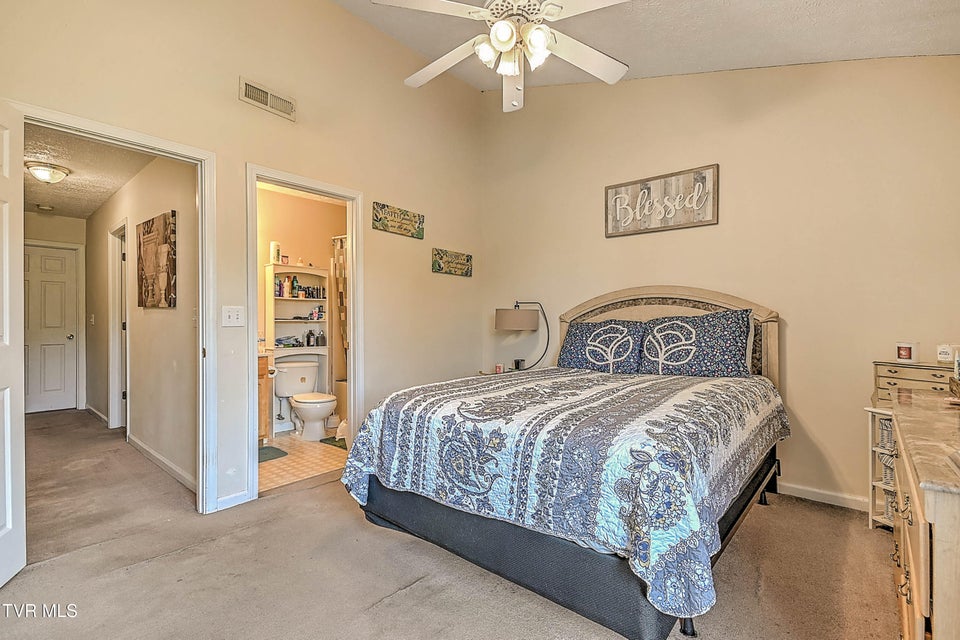 Photo #22: 527 Beaverview Drive