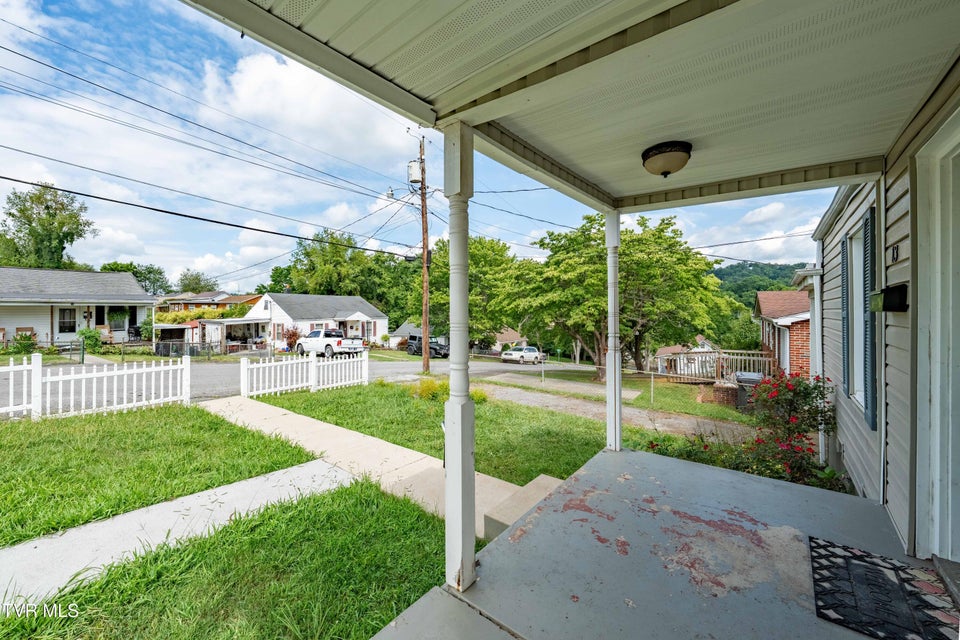 Photo #32: 13 Coffey Street Street