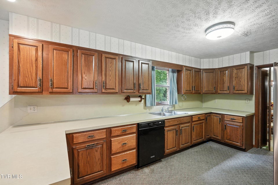 Photo #10: 2616 Suffolk Street