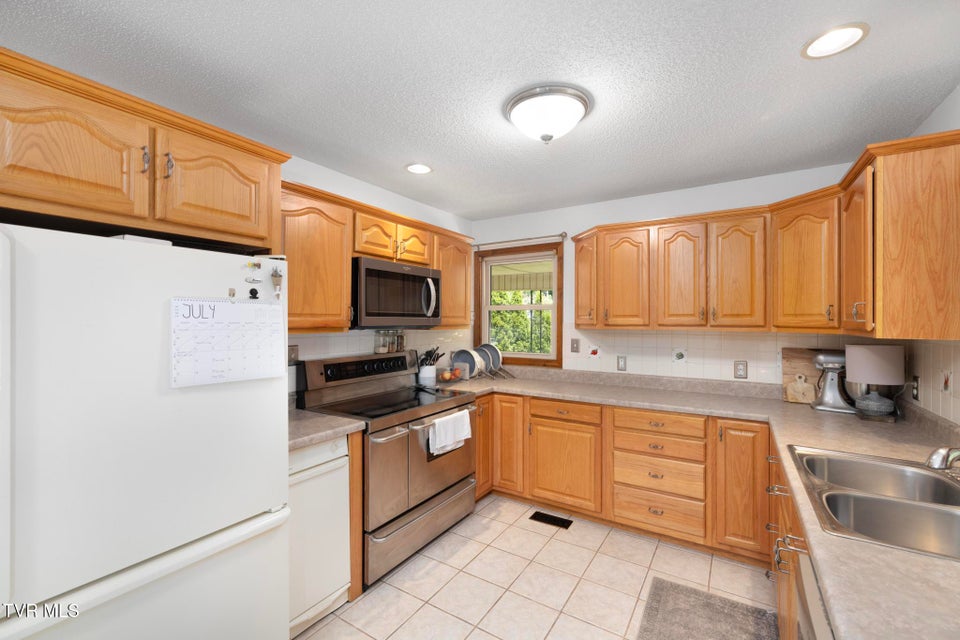 Photo #10: 705 Hilltop Drive