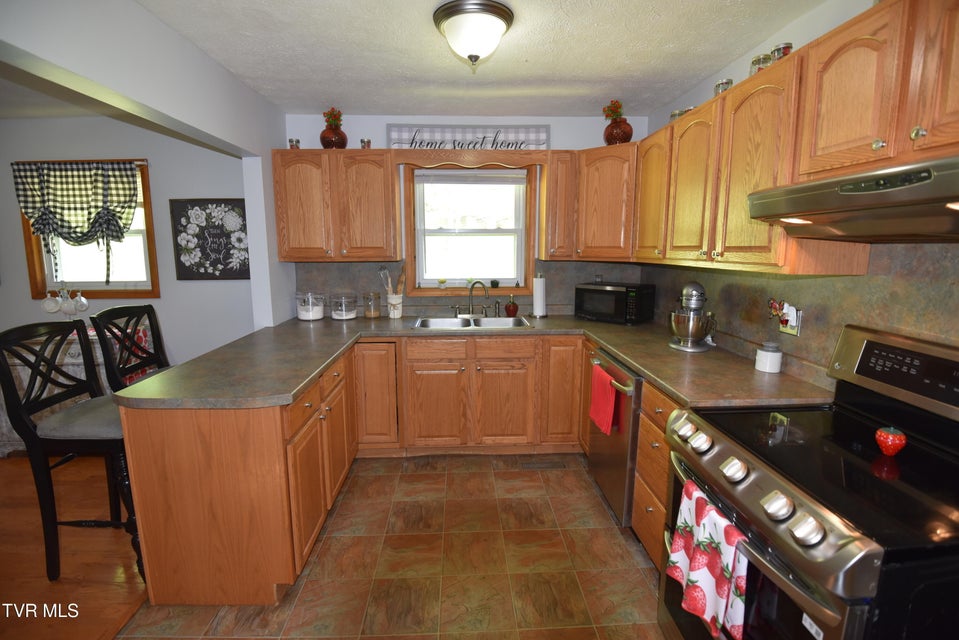 Photo #11: 127 Sewanee Road