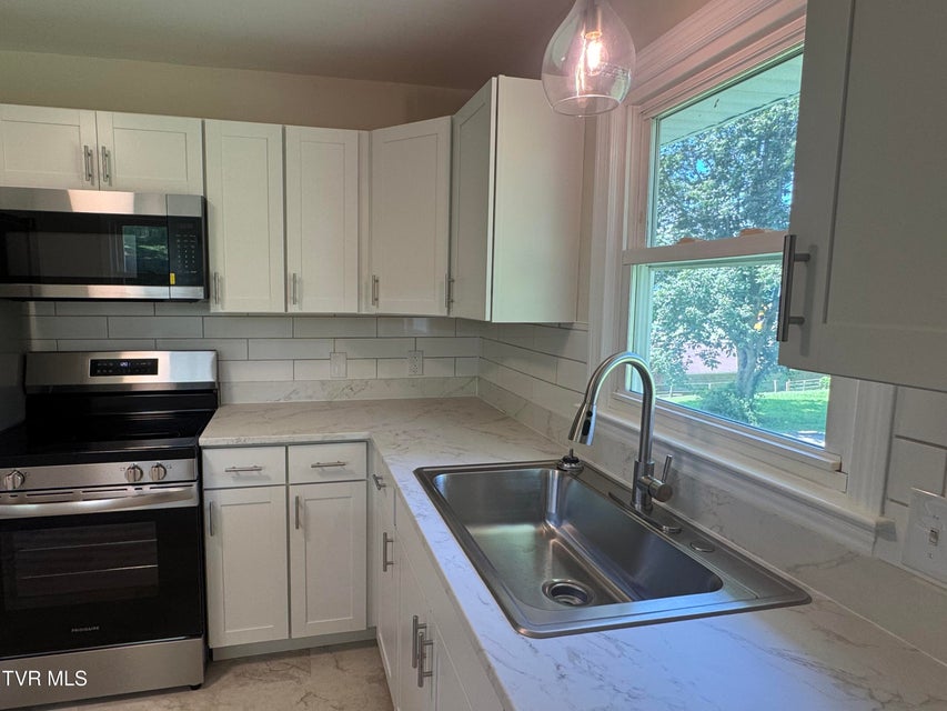 Photo #10: 514 Afton Street
