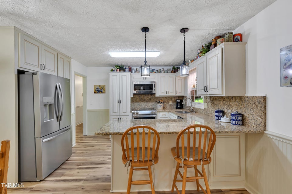 Photo #14: 5009 Surrey Drive