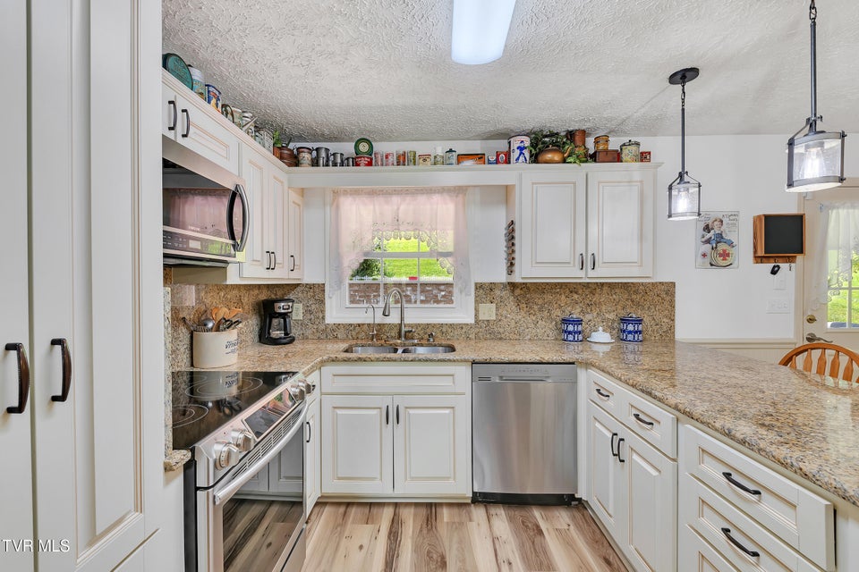Photo #15: 5009 Surrey Drive