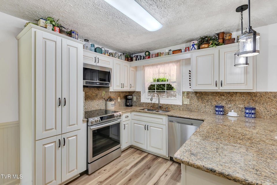 Photo #17: 5009 Surrey Drive