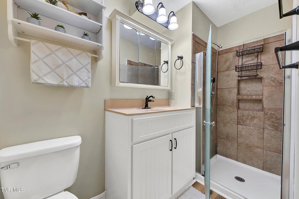 Photo #25: 5009 Surrey Drive
