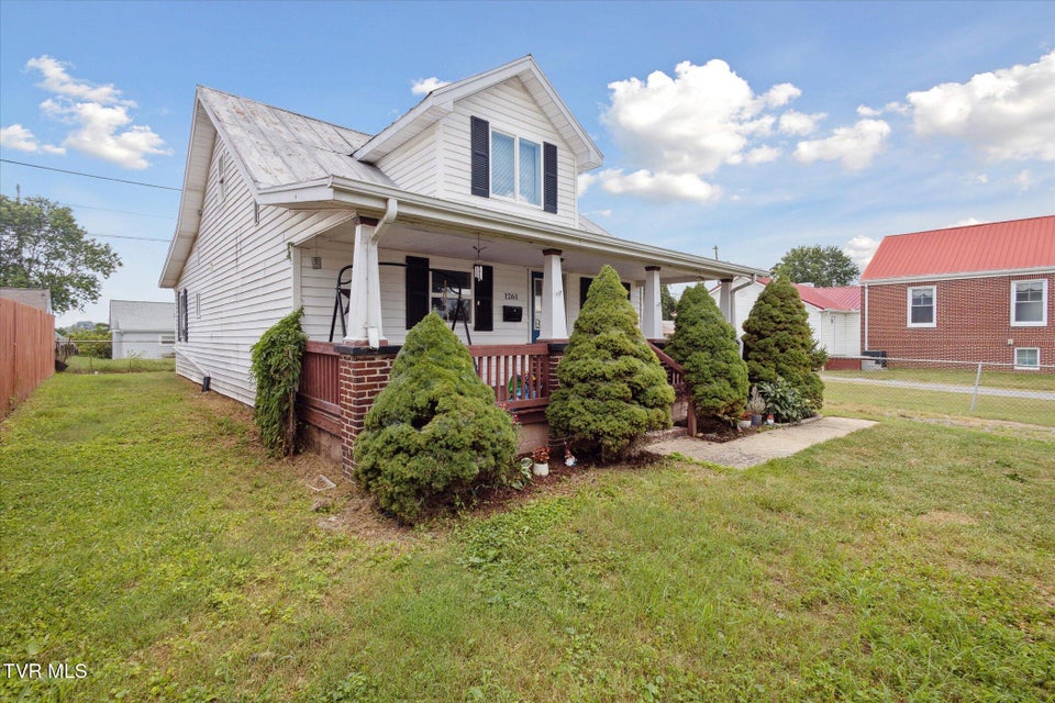 Photo #2: 1261 Chestnut Street