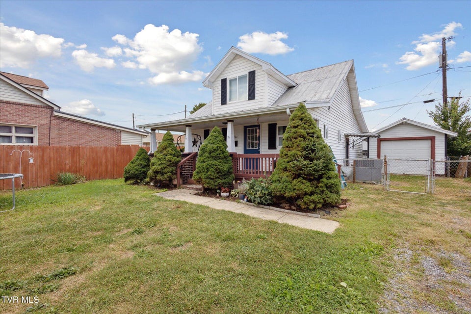 Photo #4: 1261 Chestnut Street